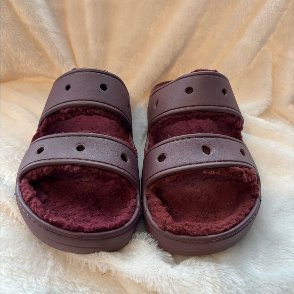 Crocs Unisex Burgundy Lined Sandals EUC
